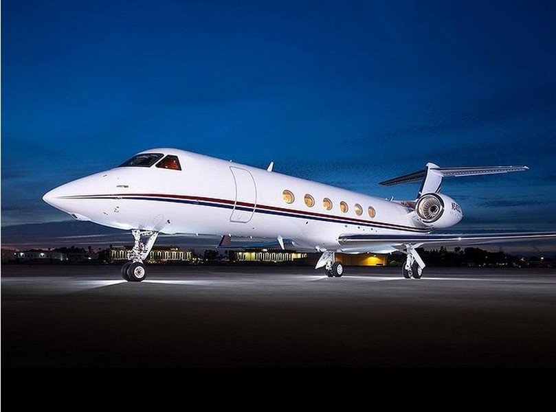 Để sở hữu chiếc chuyên cơ Gulfstream V này Schmidt đã phải bỏ ra tới 20 triệu USD.